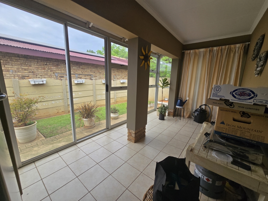 To Let 2 Bedroom Property for Rent in Flamwood North West